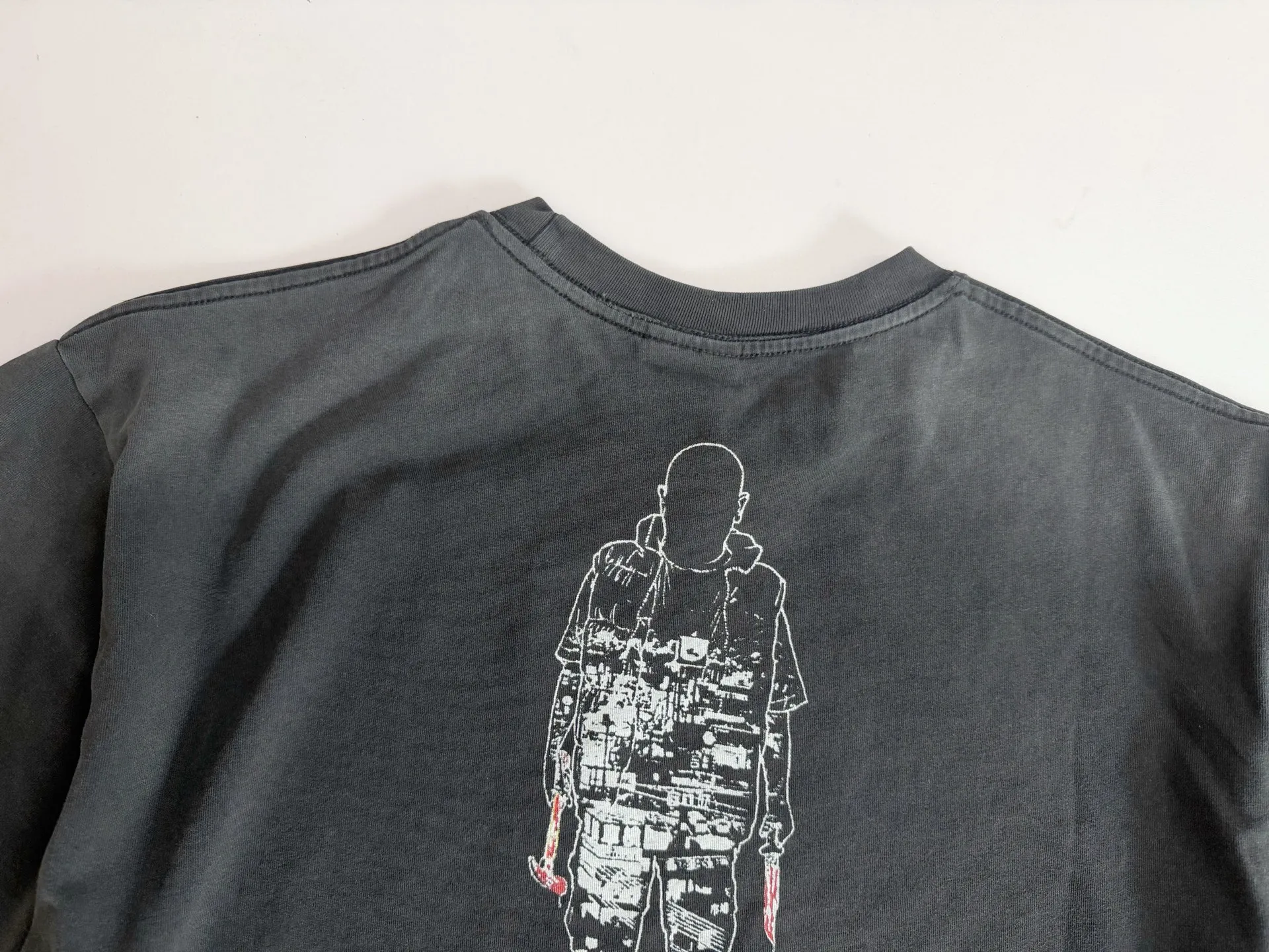 ❥8034#P136 Saint Mxxxxxx new model uses double yarn cotton batik fabric 280g, comfortable and breathable to wear. Full of street feel, loose fit. Craftsmanship: printing + graffiti + spray coding, batik and washing. Size: (S-M-L-XL) Color: Washed black